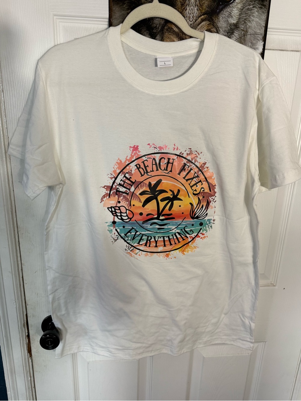 Halo White Short-Sleeve Graphic Tee with Sunset Beach Print